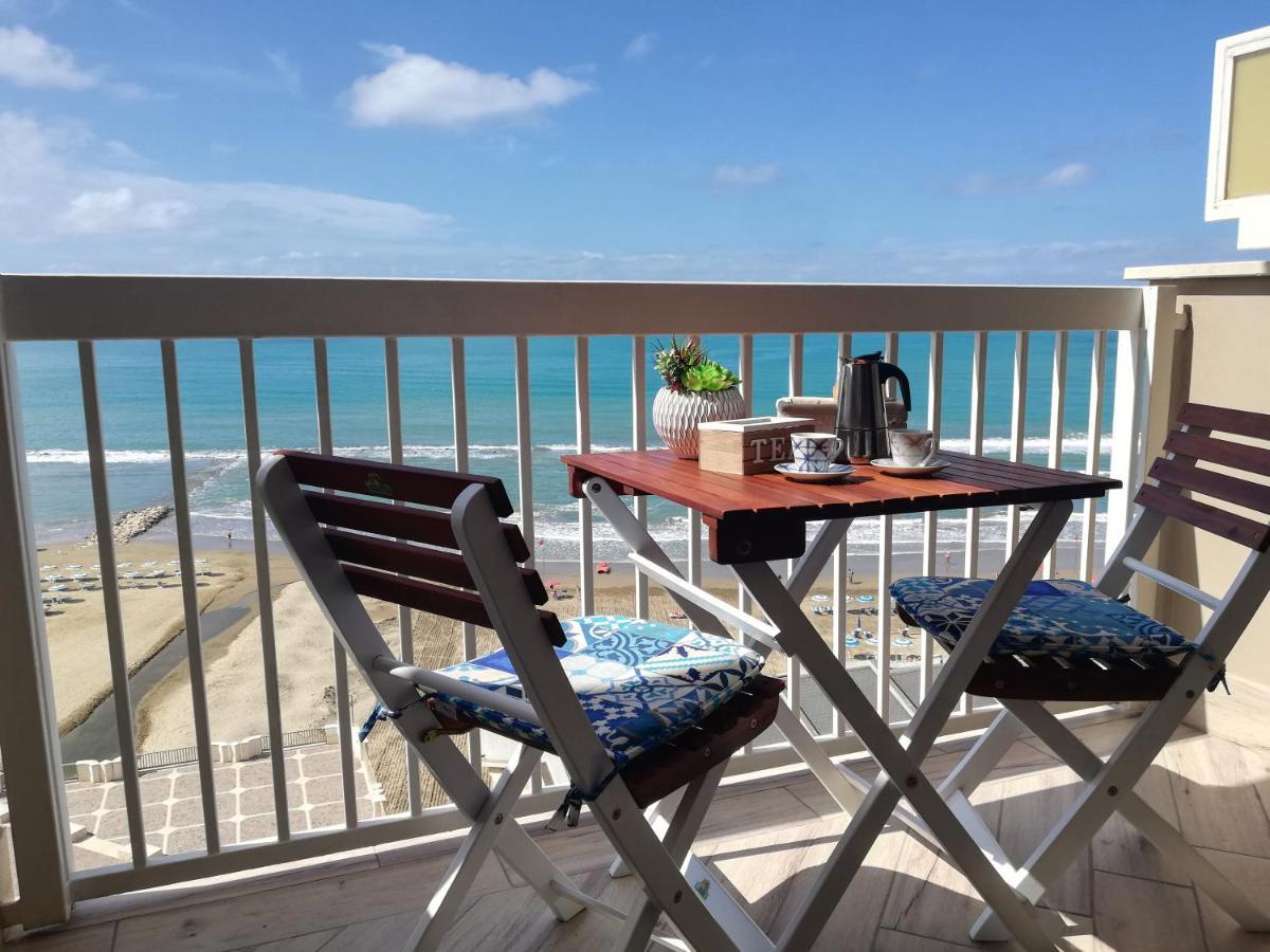 Апартаменты La Terrazza Sul Tirreno Неттуно Экстерьер фото
