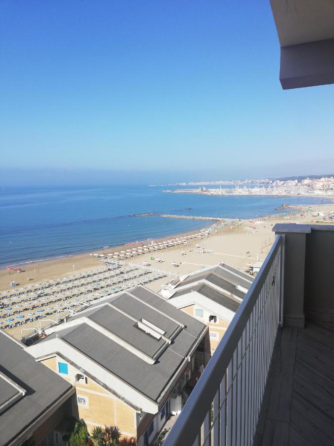 Апартаменты La Terrazza Sul Tirreno Неттуно Экстерьер фото
