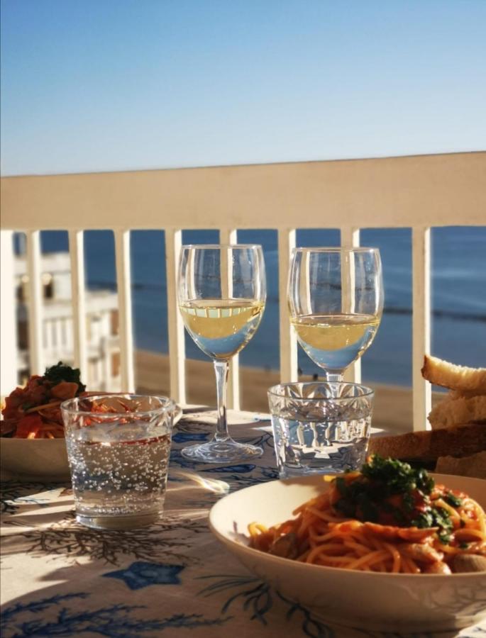 Апартаменты La Terrazza Sul Tirreno Неттуно Экстерьер фото